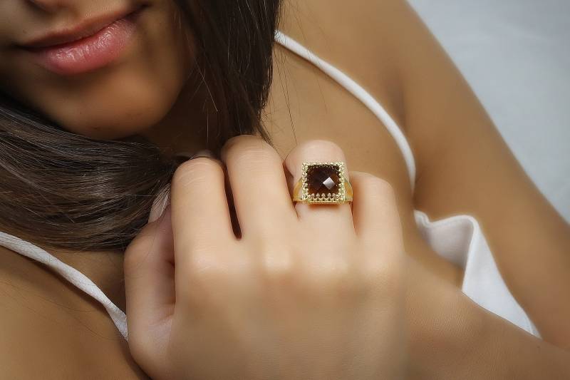 Rauchquarz Ring Goldring Brauner Süßer Stapelring von AnemoneJewelry