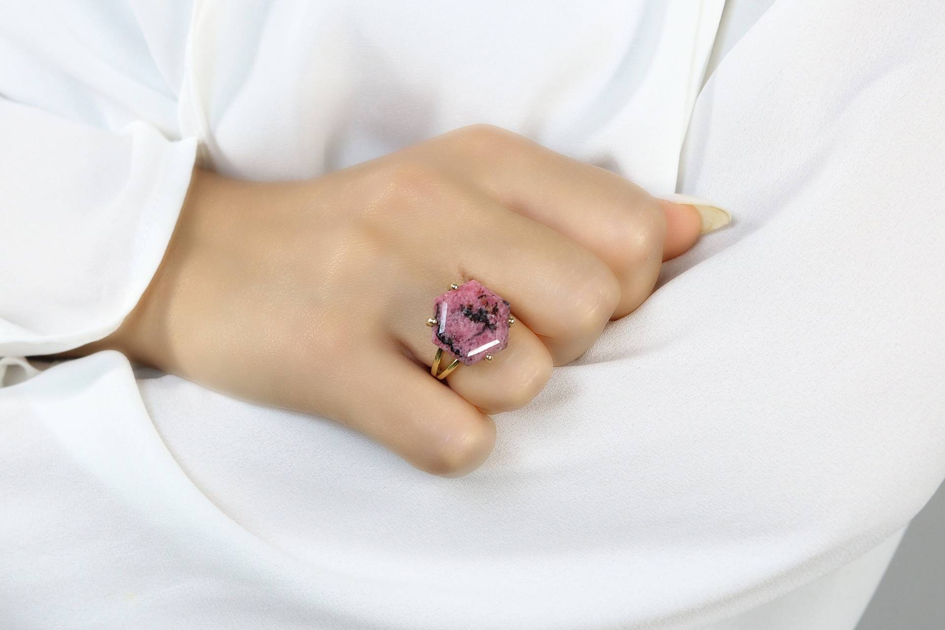 Rhodonit Sechseck Ring Echter Edelstein 18K Vergoldetes Ehering Für Mama von AnemoneJewelry