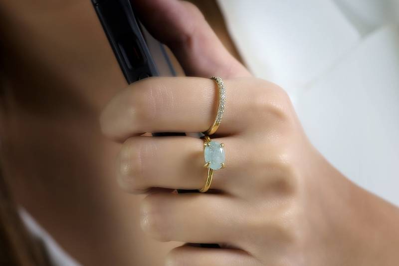 18K Gold Edelsteinring Aquamarin Ring Solitärring Im Ovalschliff Goldring 14K Edelstein von AnemoneUnique