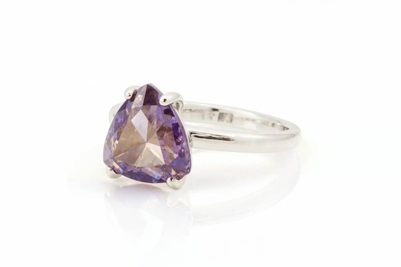 925 Sterling Silber Cocktail Amethyst Ring Trillion Cut Benutzerdefinierter Dreieckiger Edelsteinring Solitaire Silver von AnemoneUnique