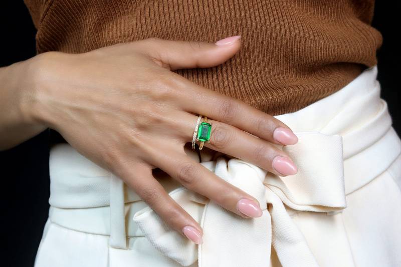 Gold Solitär Verlobungsring Smaragd Band Rechteckiger Ring 24K Solid Goldring Vorschlag Mai Birthstone von AnemoneUnique