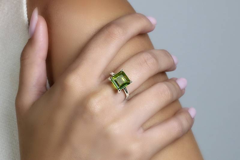 Peridot Ring Silber August Birthstone Quadrat Edelstein Grün Olive von AnemoneUnique