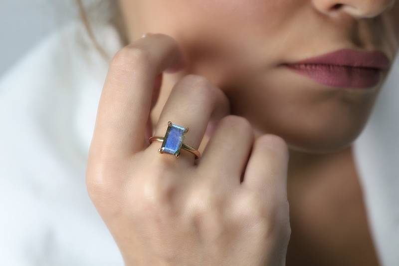 Rose Gold Ring Labradorit Handwerker Verlobungsring Hochzeitsring Vorschlag Prong Set Rechteck von AnemoneUnique