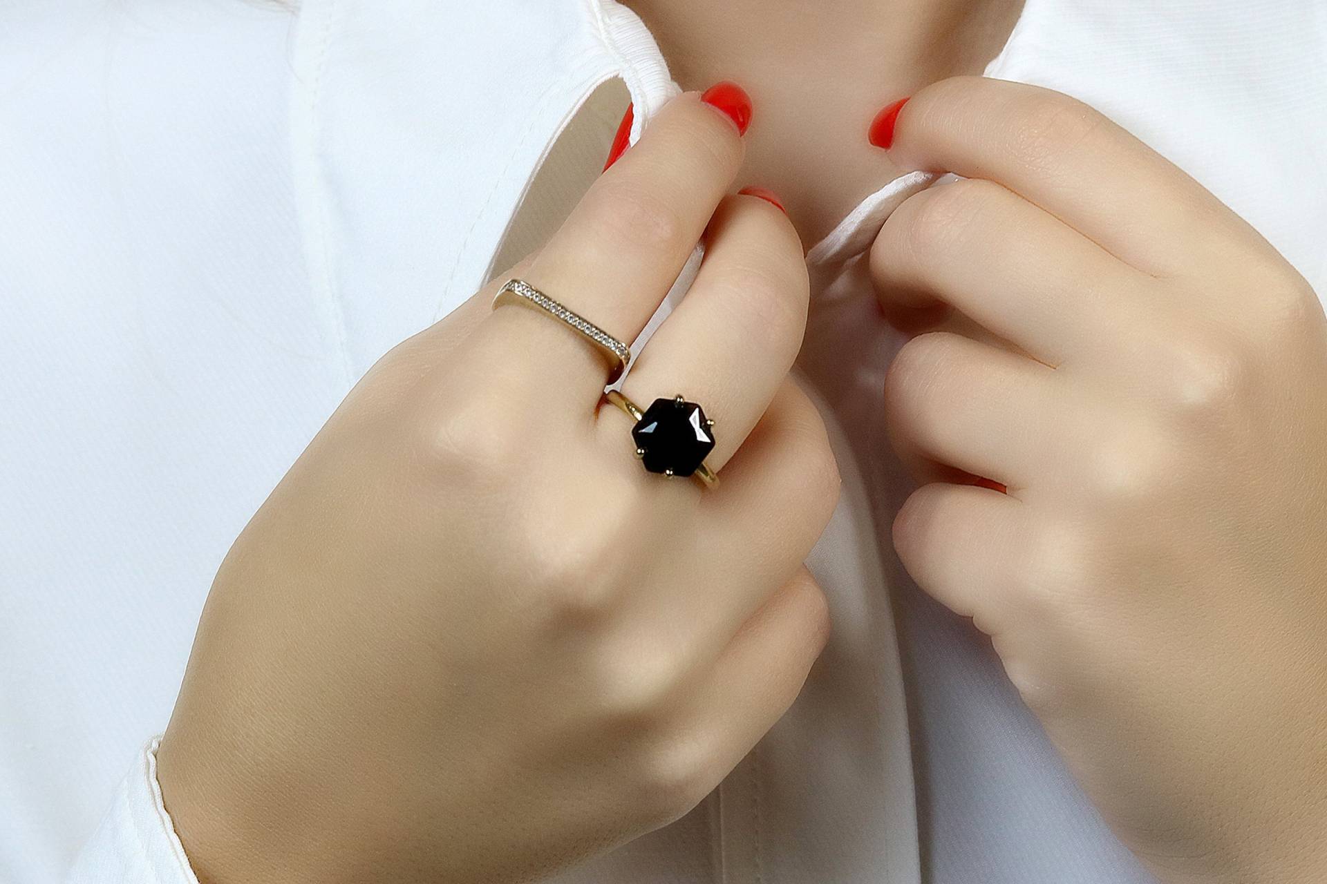 Schwarzer Onyx Ring Goldring Hexagon Cut Edelstein 18K Solitaire Prong Set Für Frauen von AnemoneUnique