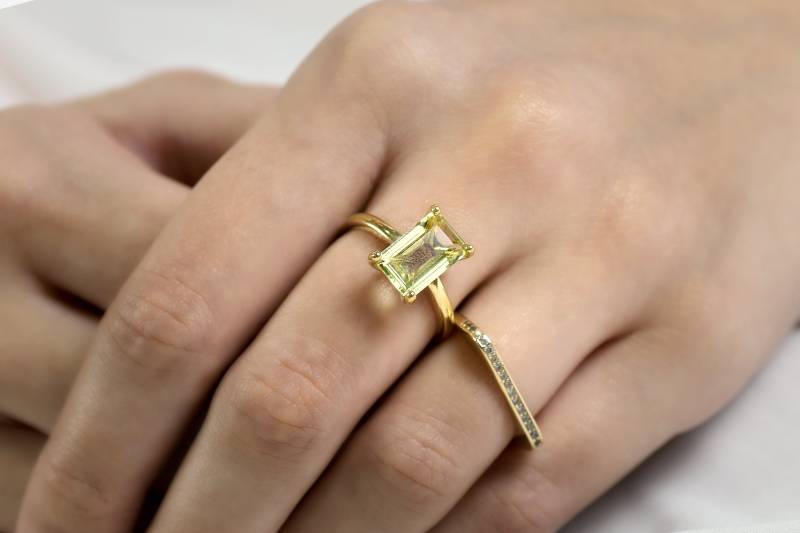 Zitronenquarz Ring Reflektierender Gelber Quarz Goldring Rechteckiger Stapelring Langer Dünnes Band von AnemoneUnique