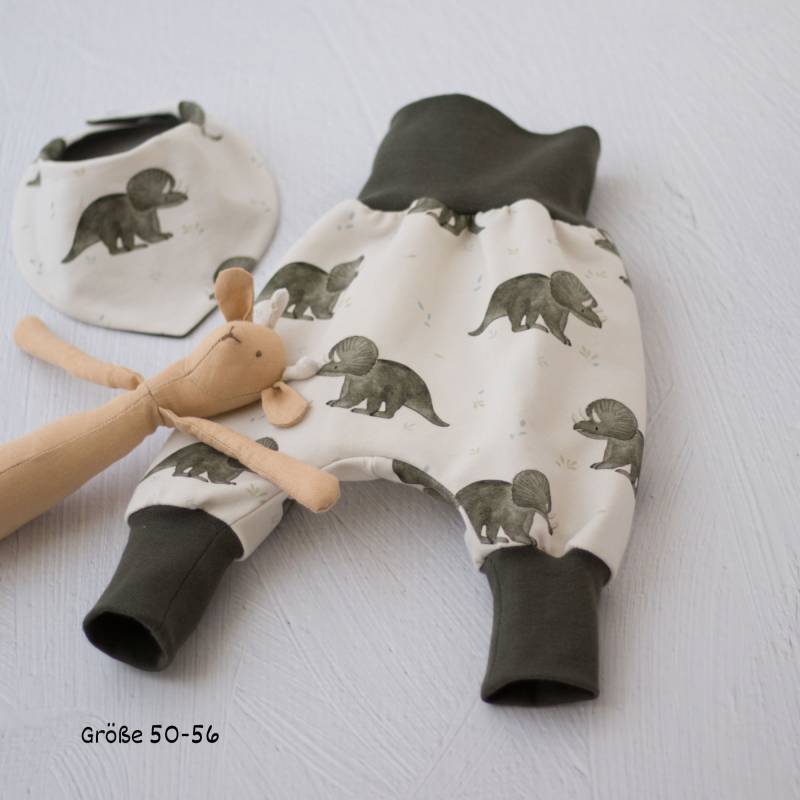 Erstlingsset "Dino" Aus Pumphose & Halstuch | Babyset Jungen Und Mädchen Baby Erstausstattung Home Coming Outfit Für Babys von AneroNeedlework