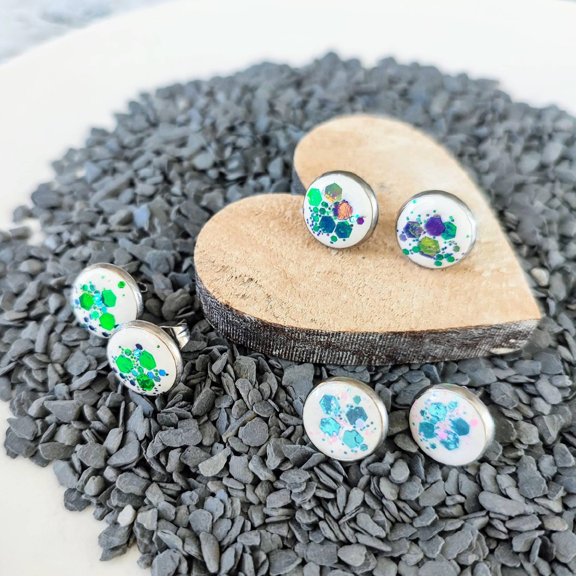 Betonschmuck Glitzer Ohrringe, Leichte Beton Ohrstecker, Edelstahl, Regenbogen Glimmer Schmuck, Geschenk Freundin Frauen Mädchen, Weihnachten von AnettesDESIGN