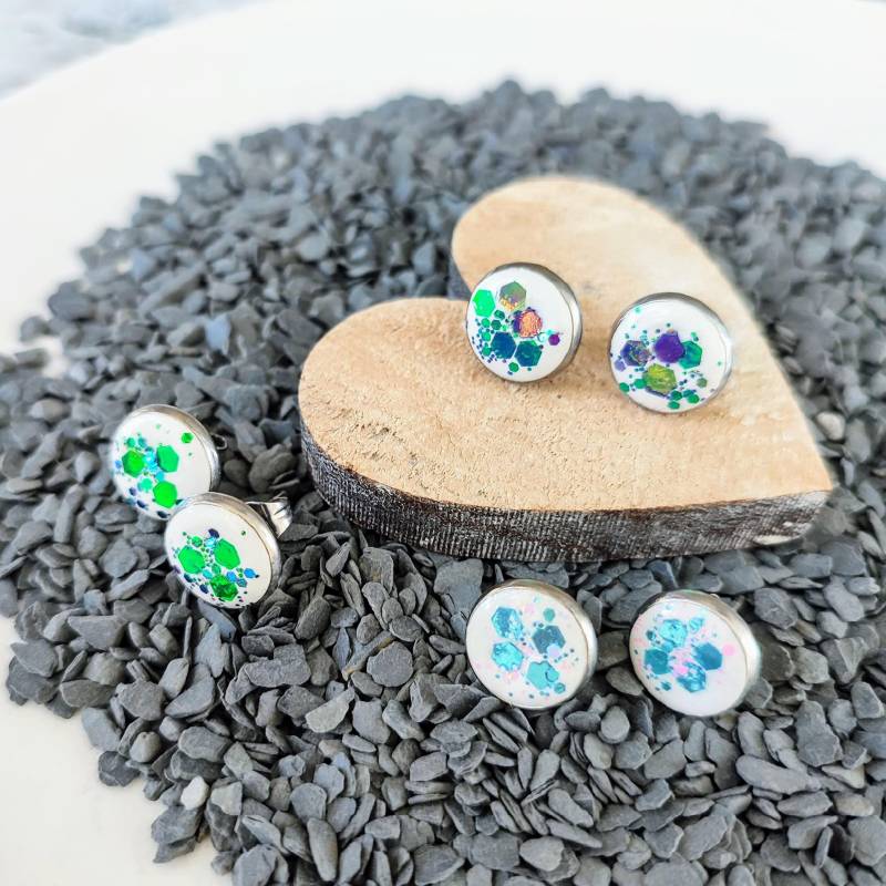 Betonschmuck Glitzer Ohrringe, Leichte Beton Ohrstecker, Edelstahl, Regenbogen Glimmer Schmuck, Geschenk Freundin Frauen Mädchen, Weihnachten von AnettesDESIGN