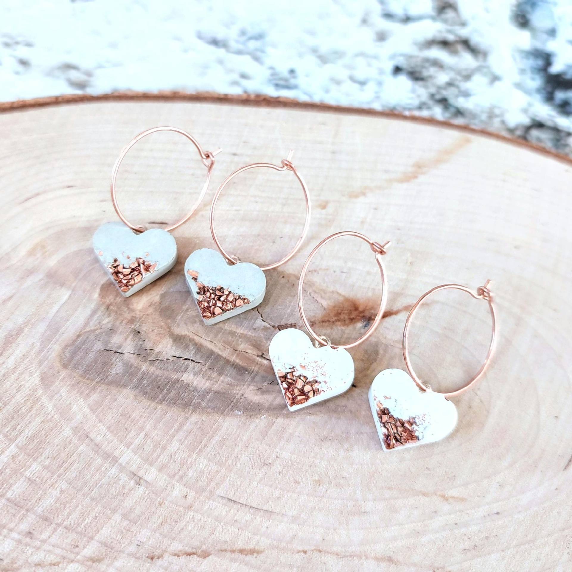 Betonschmuck Herz Creolen, Ohrringe Rosegold, Edelstahl Mit Anhänger, Betonohrringe Kupfer Glitzer, Geschenk Freundin Frauen, Weihnachten von AnettesDESIGN