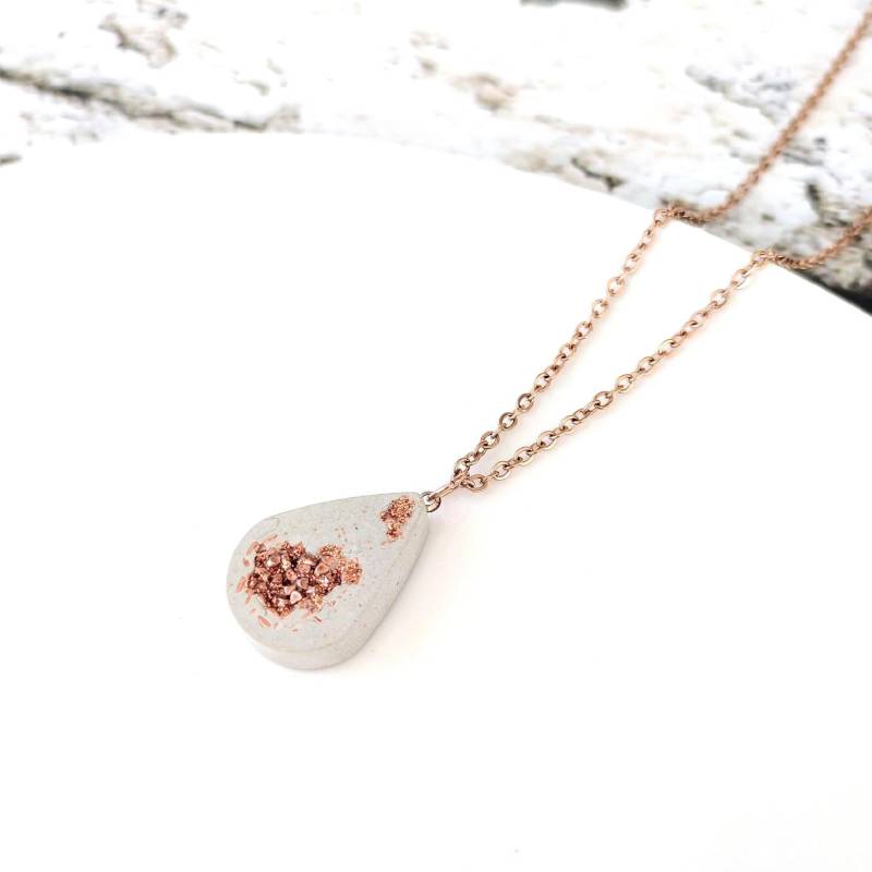 Betonschmuck Rosegold, Tropfen Halskette, Anhänger Mit Kupfer, Edelstahl Kette, Glitzer Betonkette, Geschenk Für Freundin Frauen, Weihnacht von AnettesDESIGN