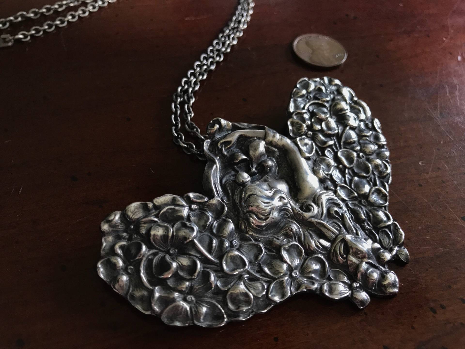 Vintage Mma Sterling Silber Halskette Junge Nymphe Mädchen Fließendes Haarfeld Der Blumen Jugendstil Frau Maiden Metropolitan Museum Of Art von AnewAgain