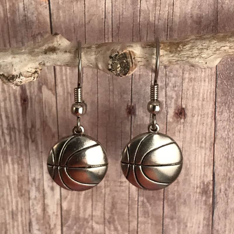Antike Silber Basketball Baumeln Ohrringe von AngelDesignsByDenise