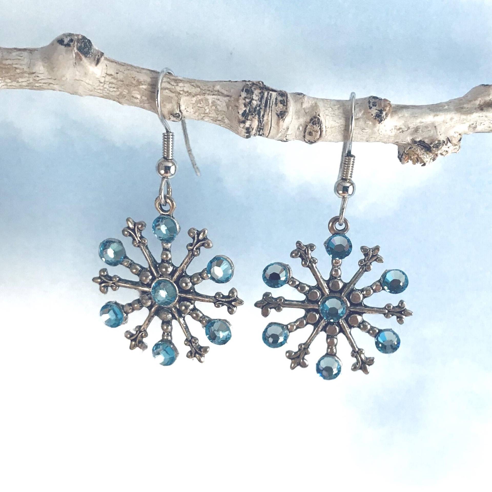 Aquamarin Schneeflocke Ohrringe von AngelDesignsByDenise