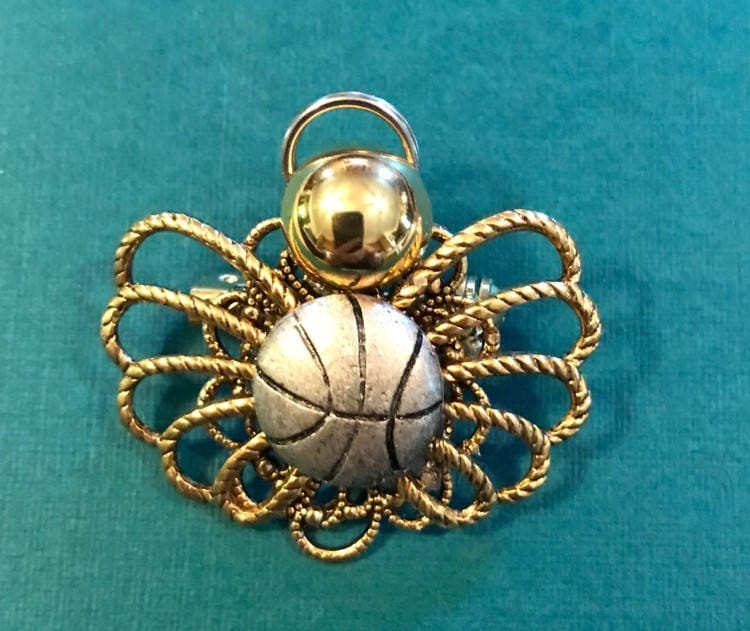 Basketball Engel Pin von AngelDesignsByDenise