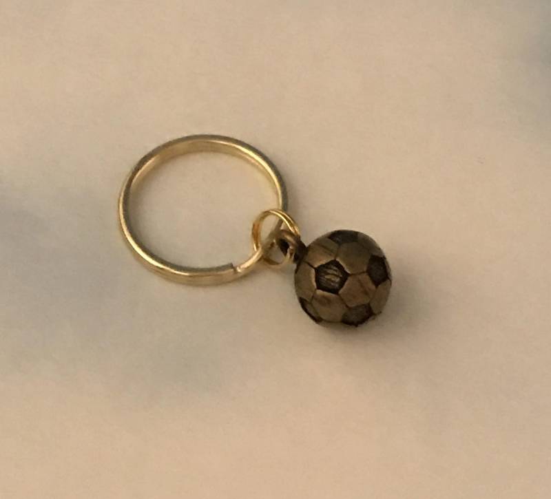 Fußball Ball Schlüsselanhänger von AngelDesignsByDenise