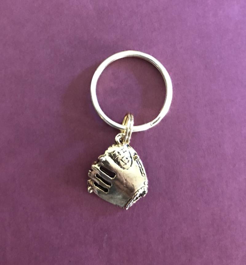 Gold Baseball Mitt Schlüsselring von AngelDesignsByDenise