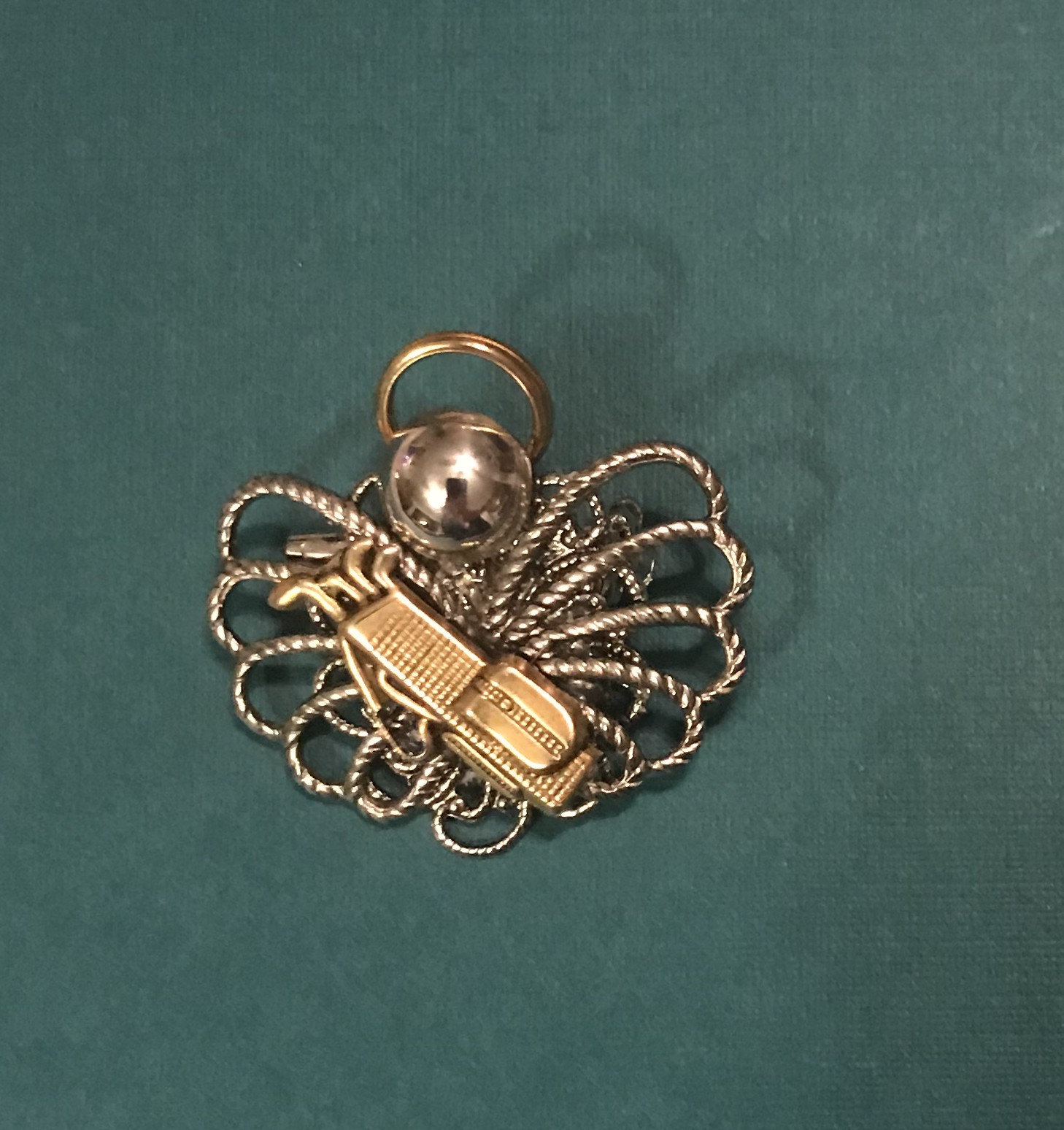 Golf Spielender Engel Pin von AngelDesignsByDenise