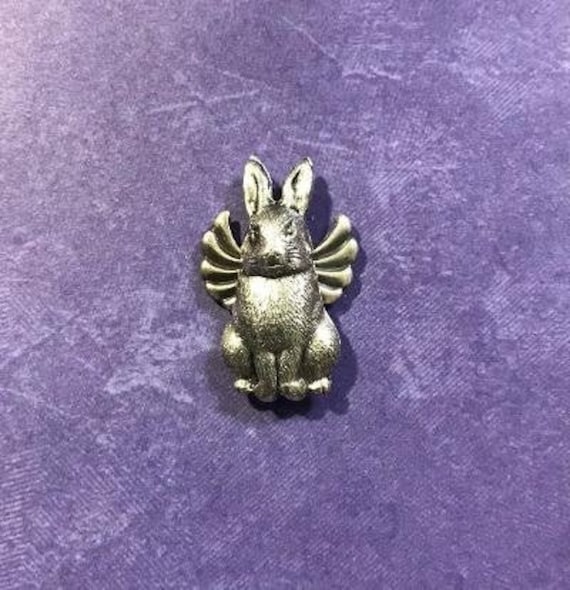 Hase Engel Pin von AngelDesignsByDenise
