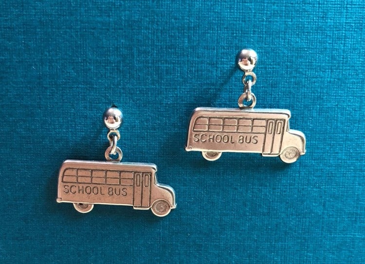 Schulbus Ohrringe von AngelDesignsByDenise