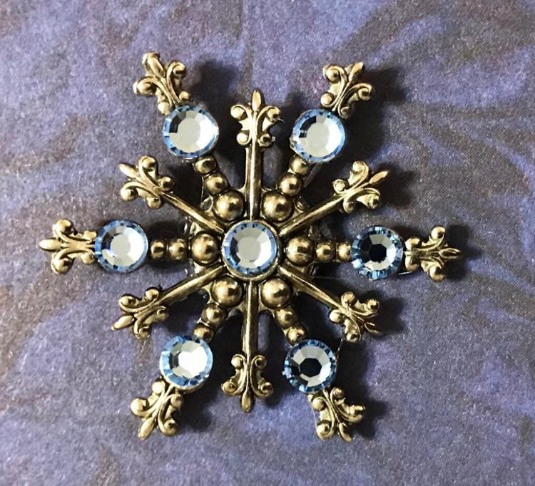 Swarovski Crystal Snowflake Anstecknadel Winter Brosche, Strass Schmuck von AngelDesignsByDenise