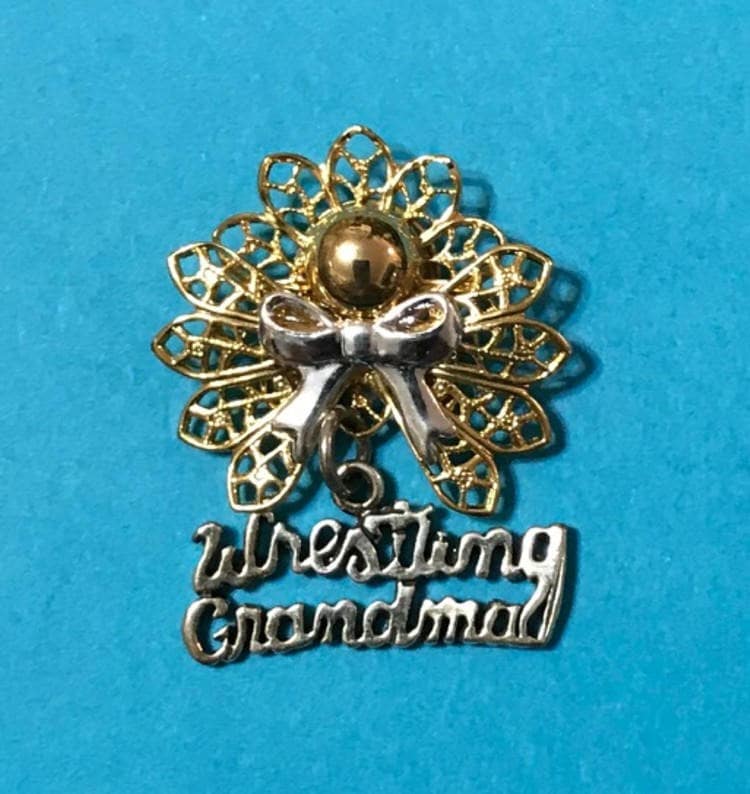 Wrestling Oma Engel Pin von AngelDesignsByDenise