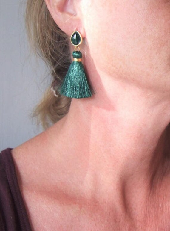 Smaragd Seide Quaste Ohrringe, Geschenk Für Frauen, Smaragd Grüne Ohrstecker, Fransen Ohrringe, Boho Chic Ohrringe, Boho, Grüne Ohrringe von AngelPearls