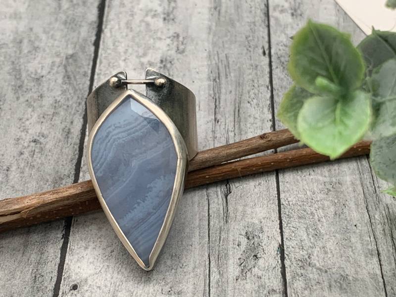 Blauer Spitzen Achat Statement Ring von AngelWearDesigns2013