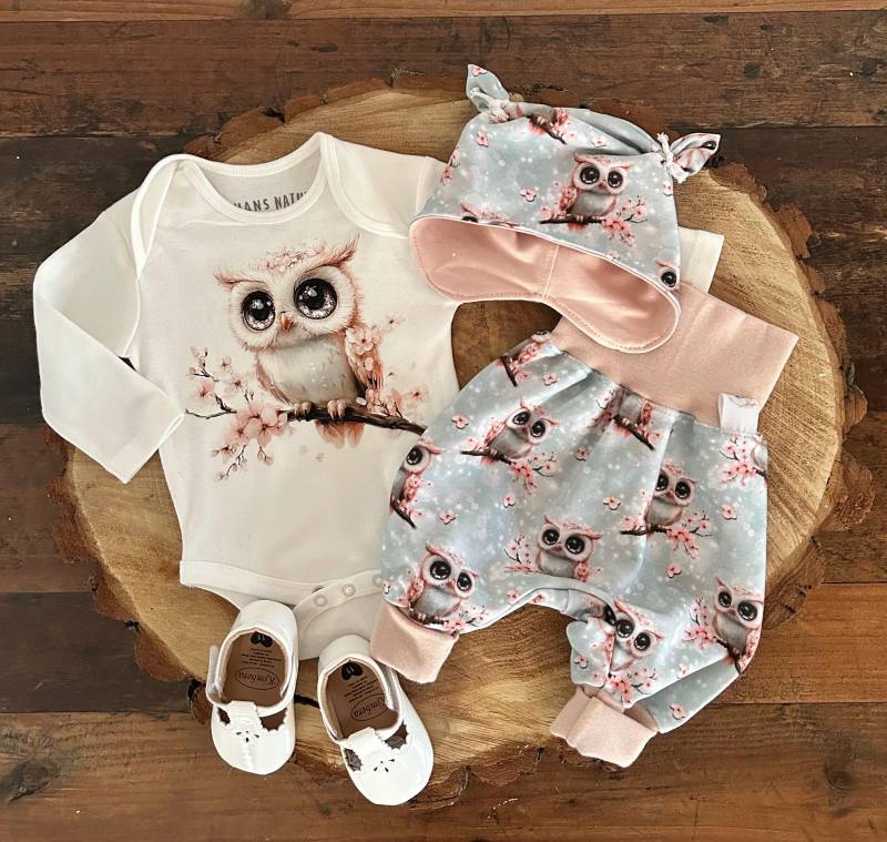Baby Outfit Mädchen Neugeborene Mit Eulen Design Body Hose Mütze Set Handgemachte Babykleidung Geburt Angele Handmade von AngeleHandmadeShop