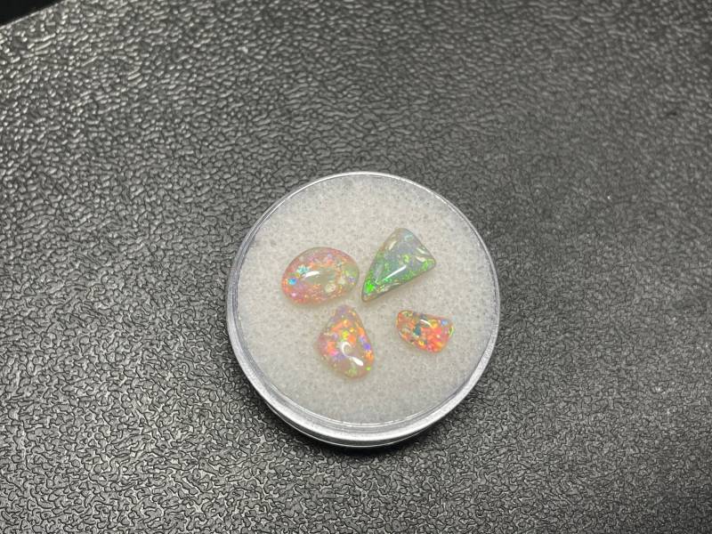 3.86Ct. 4 Gem Parcel | 3 Crystal Opals 1 Dark Opal, Gems Insgesamt Lightning Ridge Australien von AngelesOpals