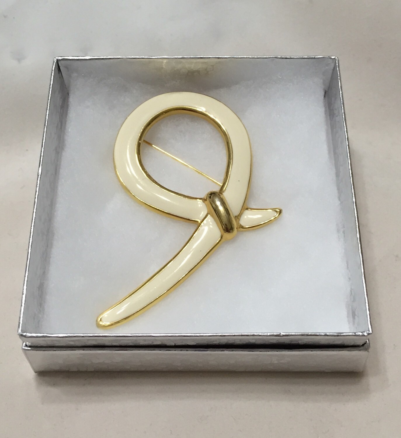 1970S Modernist Brosche Vintage Anstecknadel, Beige, Gold von AngelicBeaders