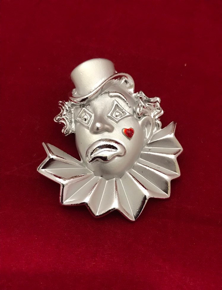 Ajc Silberfarbene Clown Brosche Trauriger Mit Roter Herzträne von AngelicBeaders