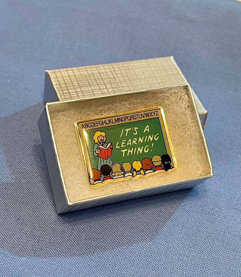 Lehrer Pin. Es Ist Eine Lernsache. Sammlerhut. Weste. Revers. Buch-Tasche. Lanyard-Riemen. Wertschätzung Geschenk Boxed von AngelicBeaders