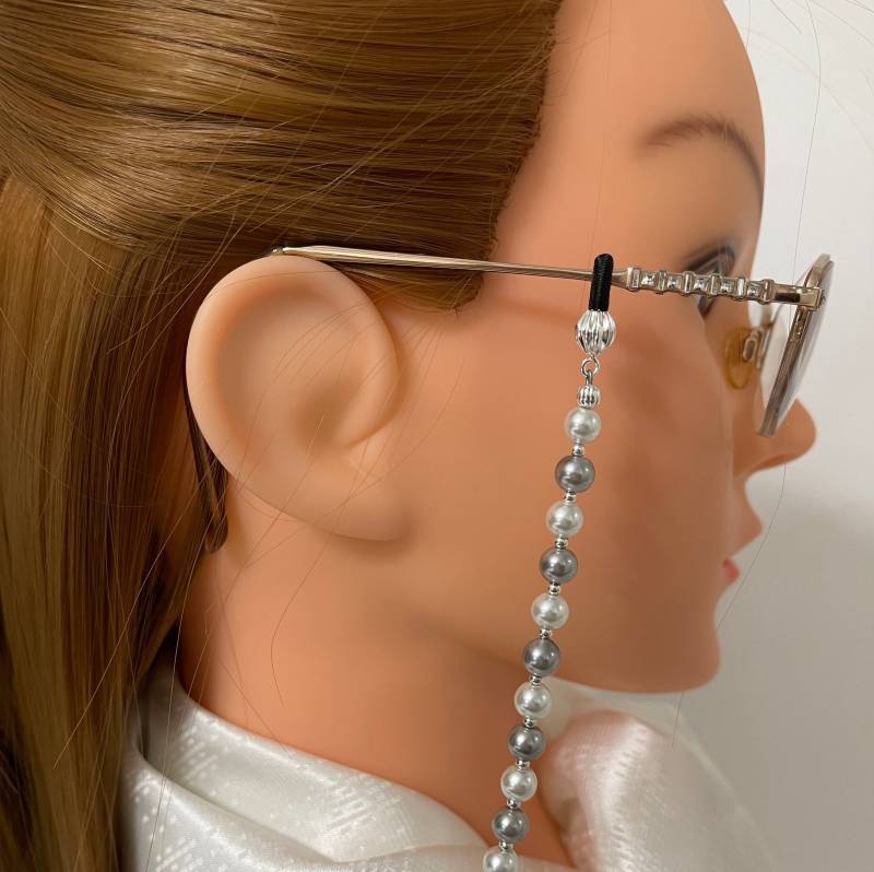 Perlen Brillenkette. Grau Und Weiß Damen Leser Halter Bewahrer Halskette Lanyard. Muttertags Coworker Boss Geschenk Boxed von AngelicBeaders