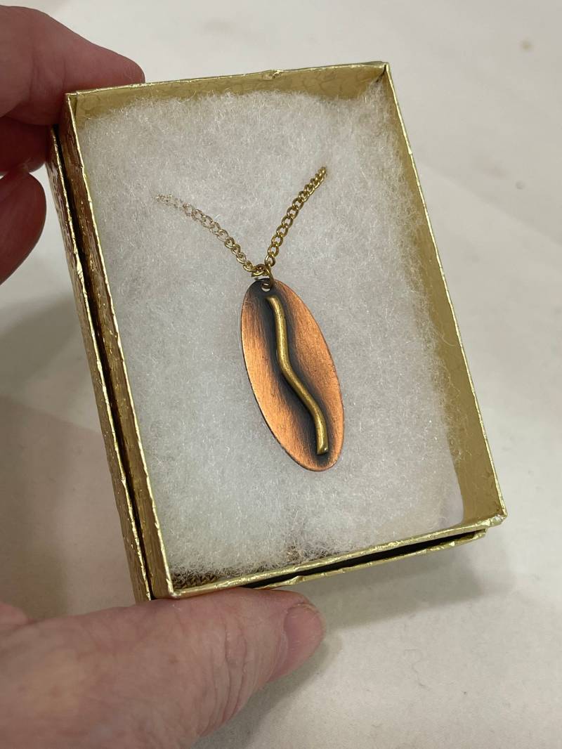 Vintage Kupfer Anhänger An 16" Gold Ton Kette. Geschenkbox von AngelicBeaders