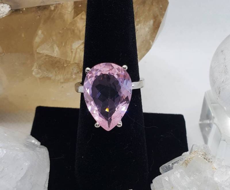 Rosa Eispaar Form Solitär Atemberaubendes 10Kt Geschenk Für Ihre Göttin Energie Öffnung Das Herz Chakra von AngelicLightDesigns