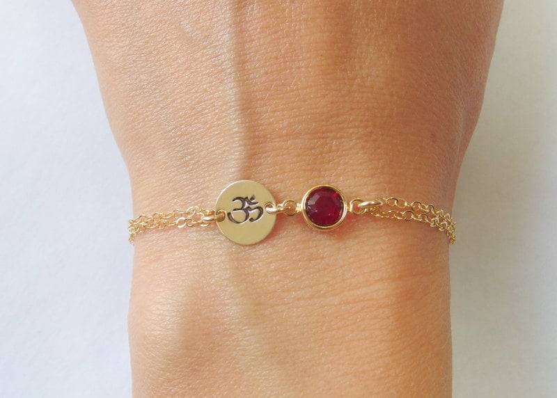 Om Armband, Ohm Personalisiertes Spiritueller Schmuck, Yoga Gold Geburtsstein Armband Charm von AngelicSpark