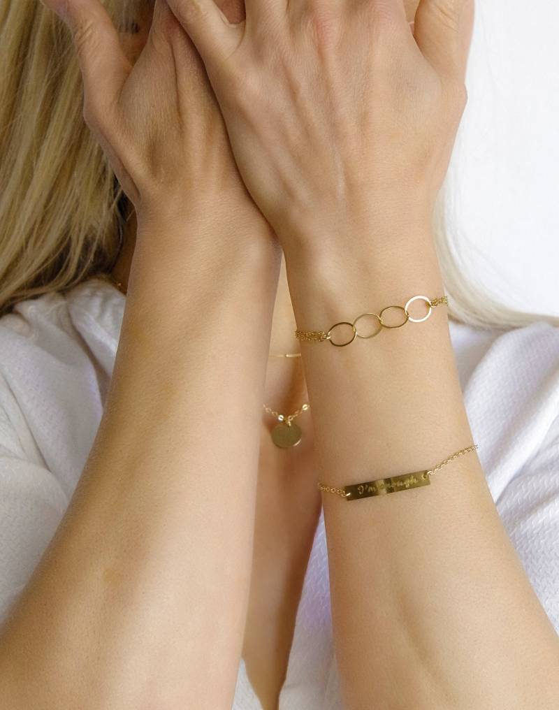 Schwesterarmband Beste Freunde Armband Eternity Kreisarmband Interlocking Kreis Zierliches Goldarmband Brautjungfer von AngelicSpark