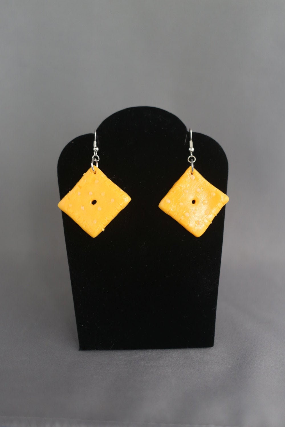 Cheez-It Ohrringe Aus Polymer Clay Cheez-It Ohrringe Aus Polymer Clay von AngelikaArtandCraft