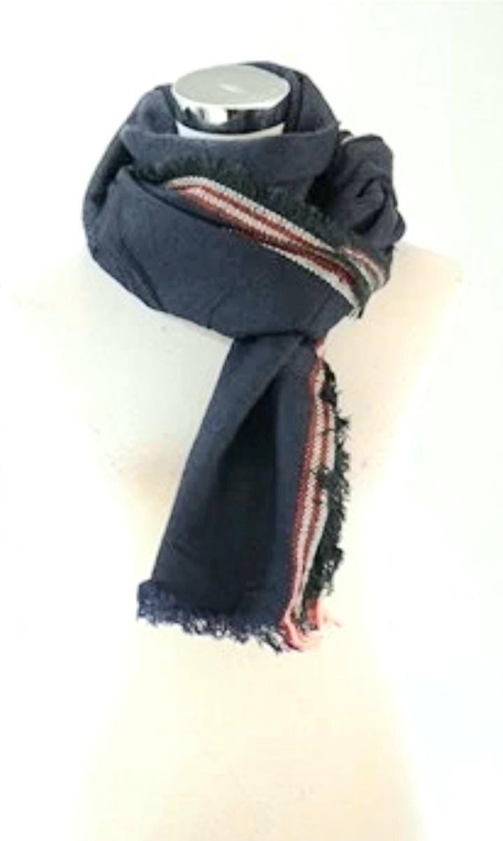Navy Blau Wollmischung Schal Fransen Trim Knit Wrap von AngelinaAccessories