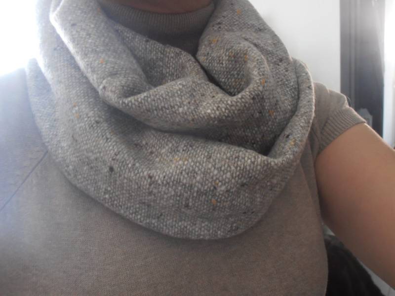 Wollmischung Infinity Schal Weicher Beige Gestrickter Schlauchschal von AngelinaAccessories