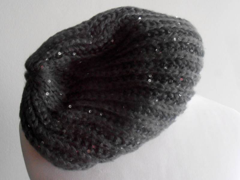 Graue Pailletten Beanie Häkelmütze Grobstrick Strickmütze von AngelinaAccessories