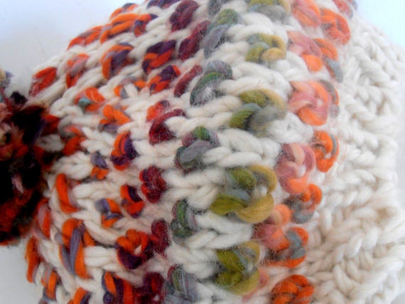 Handgefertigte Multicolor Wolle Pom Beanie Winter Häkelmütze von AngelinaAccessories
