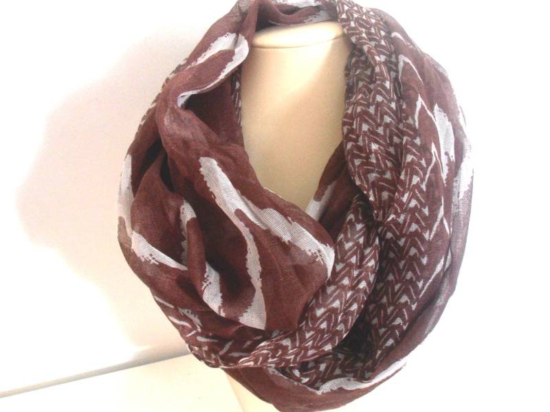 Chevron Infinity Schal Boho Schal Aus Taupegrauer Baumwollmischung von AngelinaAccessories