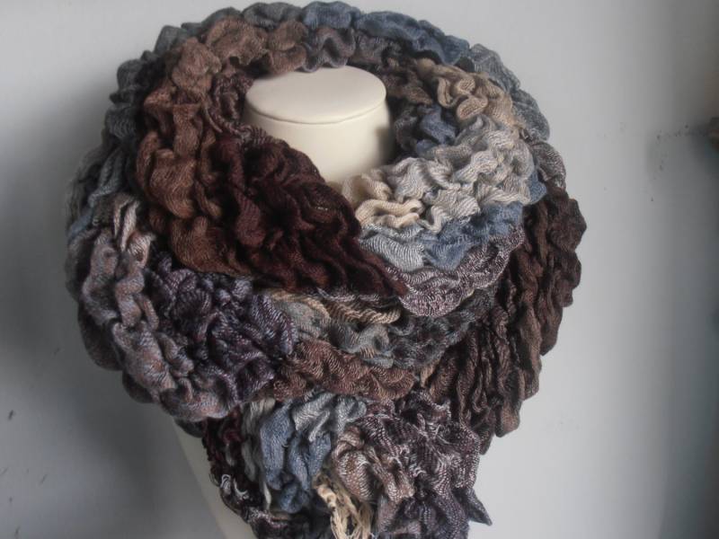Ombre Rüschenschal Mehrfarbige Strickmischung, Langer, Vielseitiger Schal von AngelinaAccessories