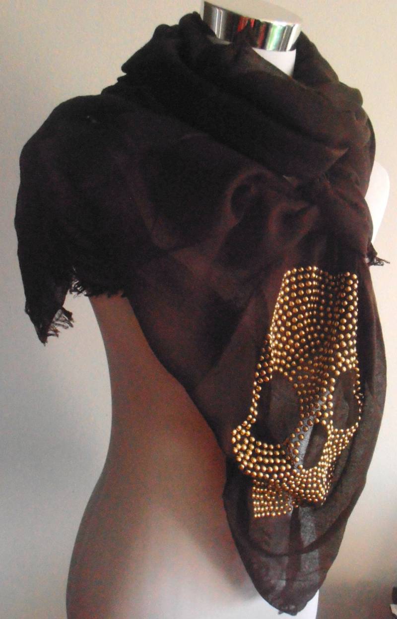 Schoko Brauner Skull Schal Nieten Gold Print Langer Schal von AngelinaAccessories