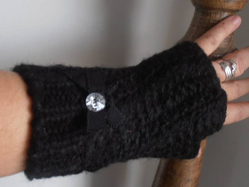Schwarze Boucle Fingerlose Handschuhe Vintage-stil Wollhandschuhe Mit Kristallschleife von AngelinaAccessories