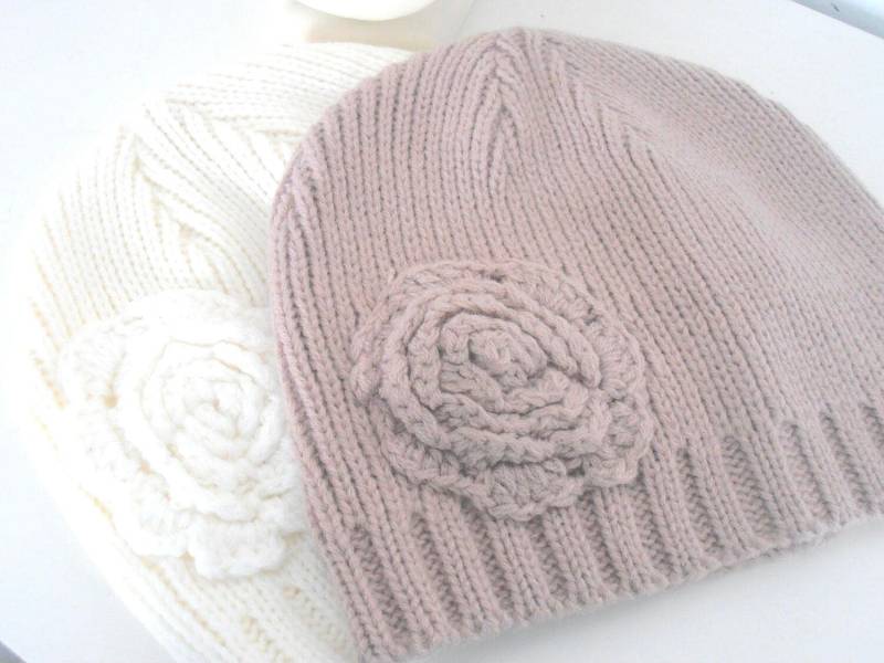 Beanie Mütze Blumen Gestrickt Gerippter Winter Kopfwärmer von AngelinaAccessories