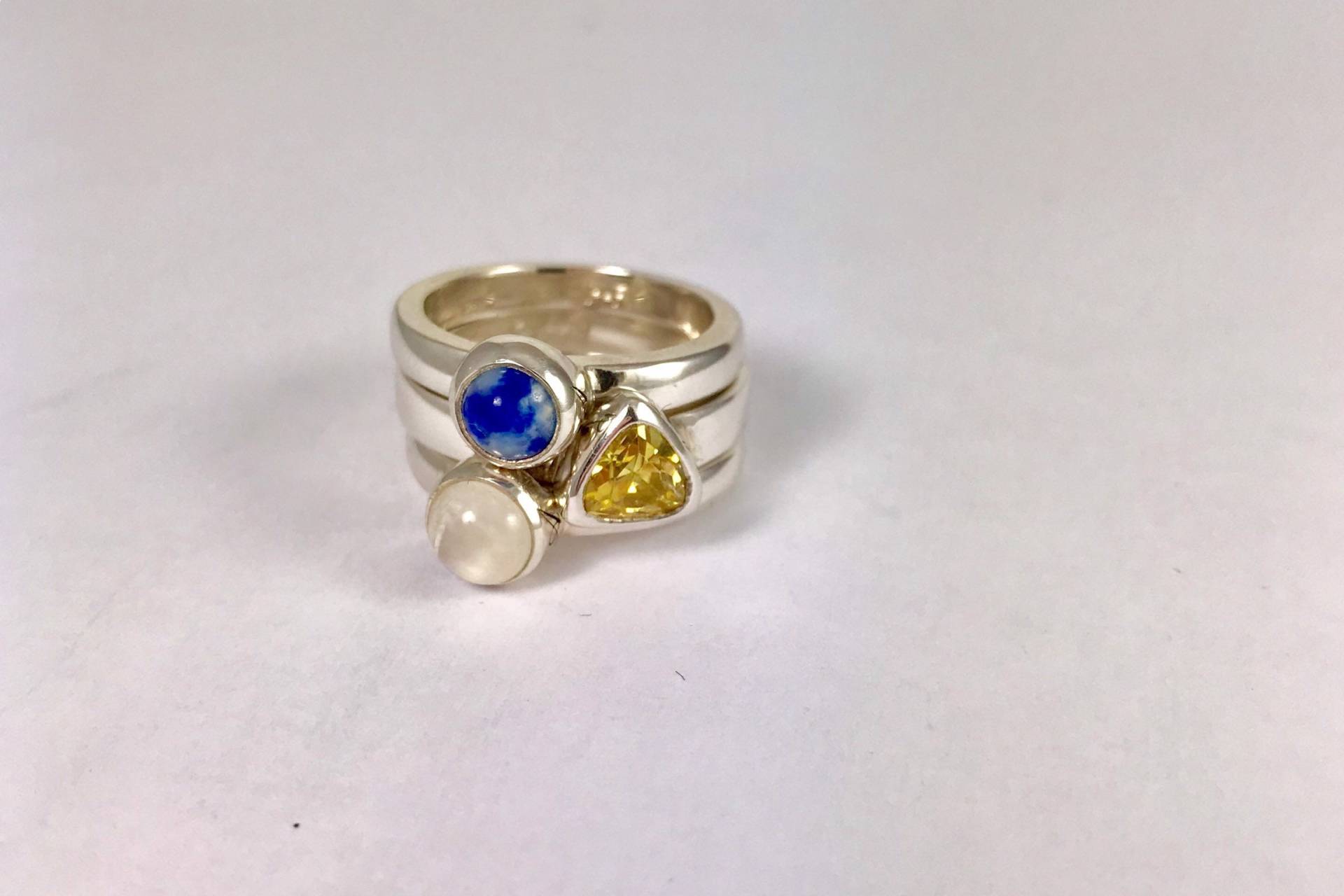 Silber 925 Gepunzt Stapeln Ringe Set Mit Halbedelsteinen, Lapis Lazuli Lemon Quarz Und Mondstein von Angeliquejewel