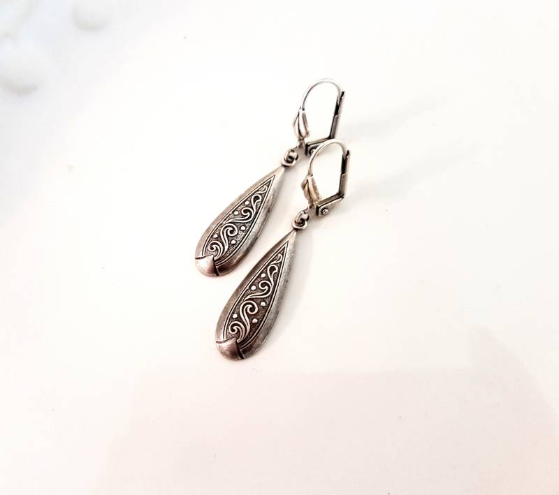Silber Jugendstil Hängeohrringe Florale Tropfenform von Angellesque