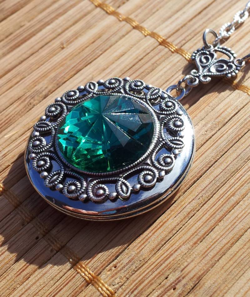 Smaragdgrüne Locket Halskette Vintage-stil Silber Libellen-Anhänger von Angellesque